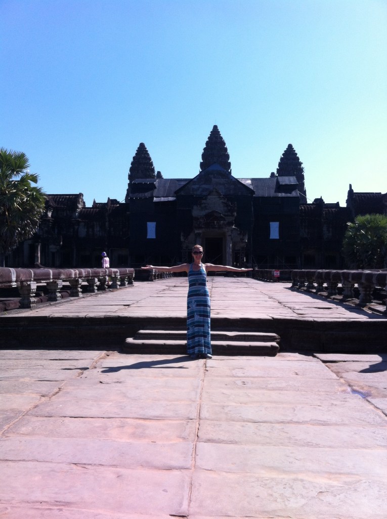 Angkor Wat: construído pelo Rei Suryavarman II, originalmente dedicado ao Deus Hindu Vishnu e modificado mais tarde para um templo Budista.
