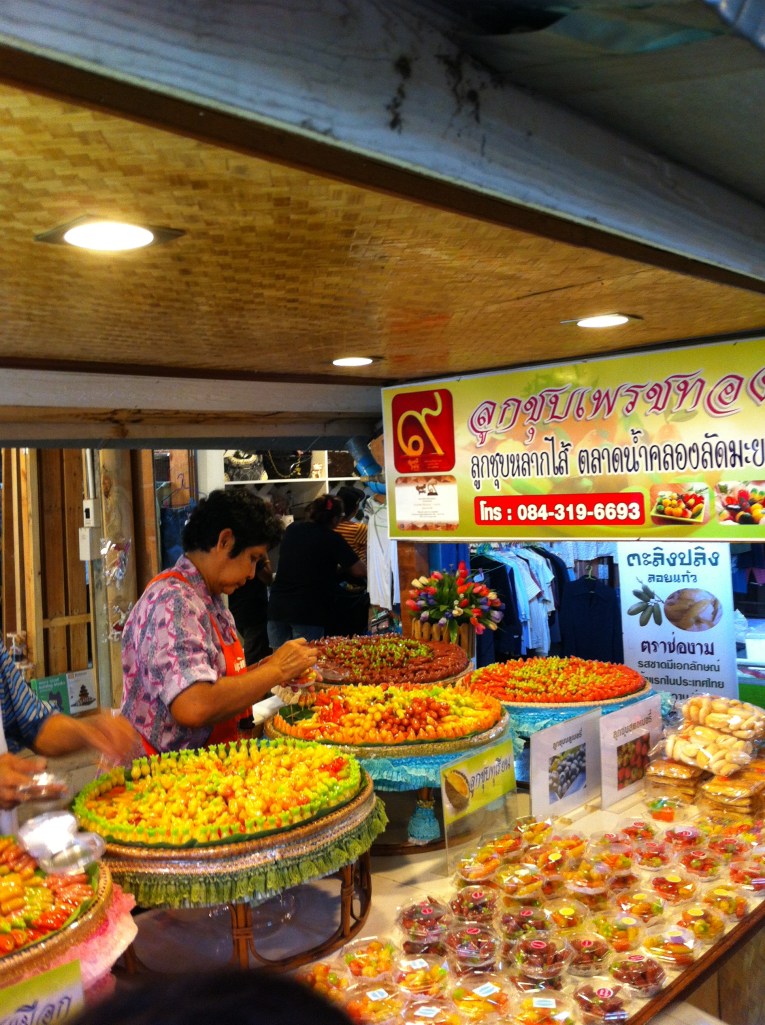 Delicias do mercado de Khlong Lat Mayom