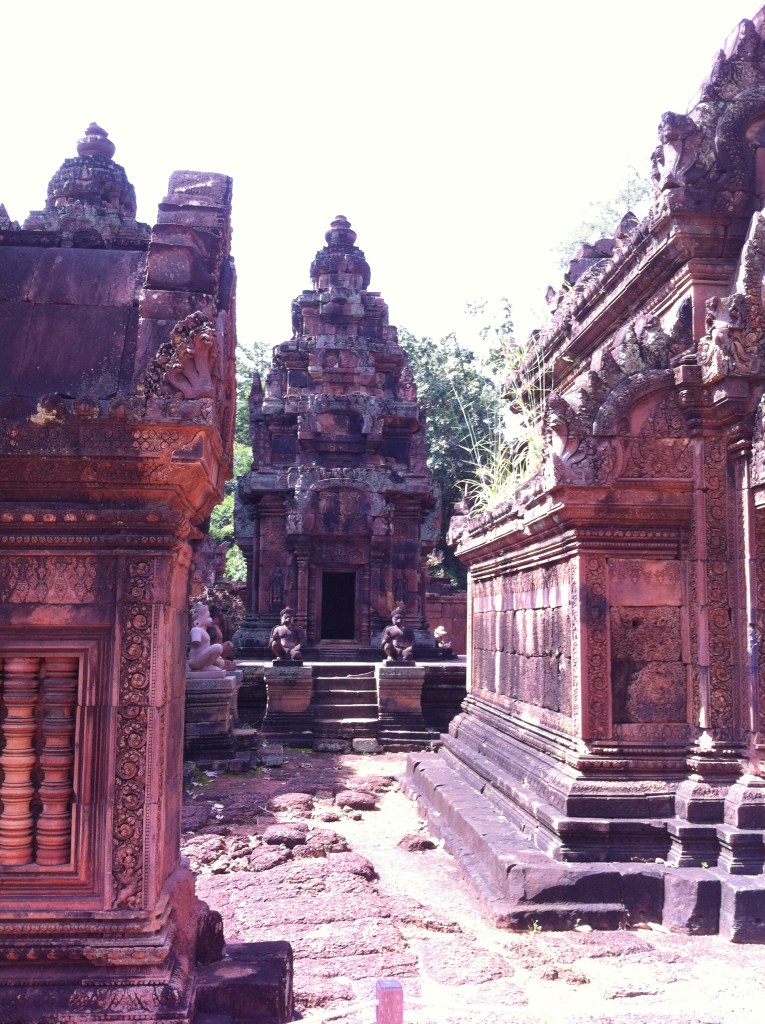 Interior do Templo de Banteay Srei 