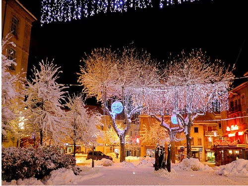 Cidade de Gap na alta provence no período de Natal.
