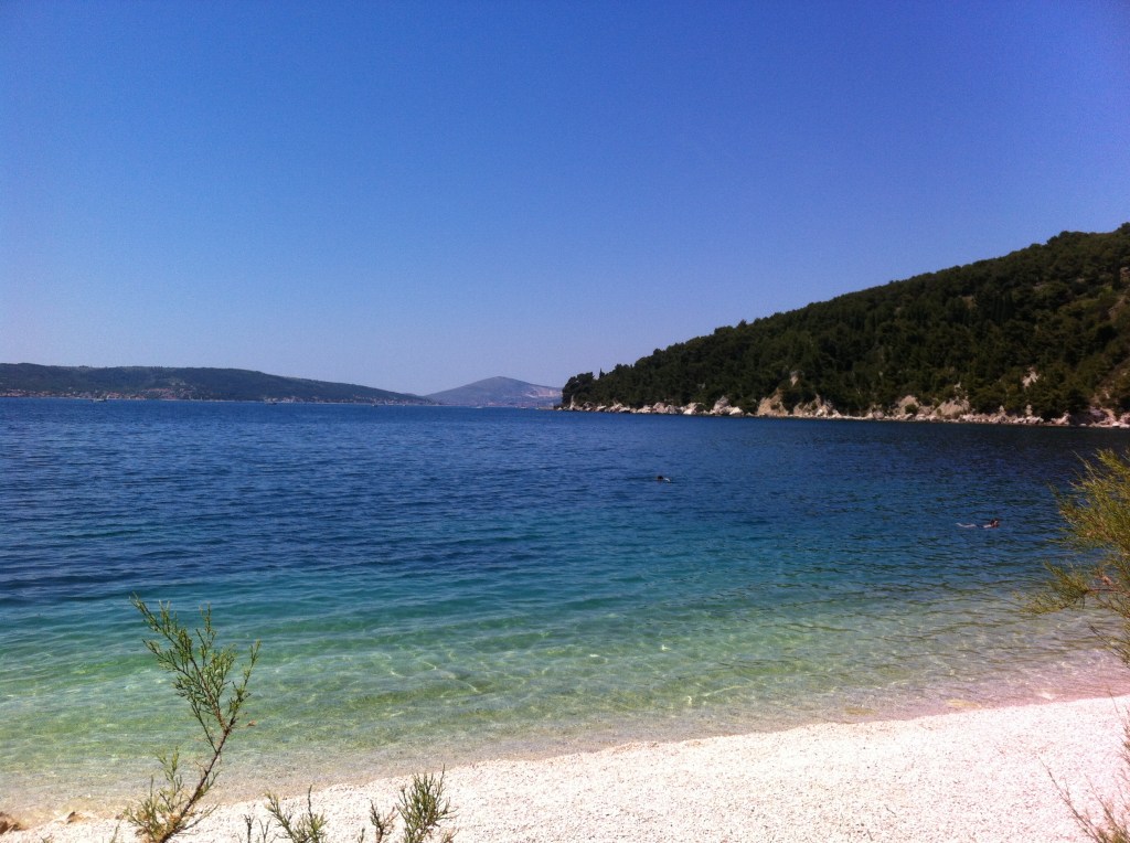 Praia urbana de Split a poucos minutos do palácio de Dioclesiano.
