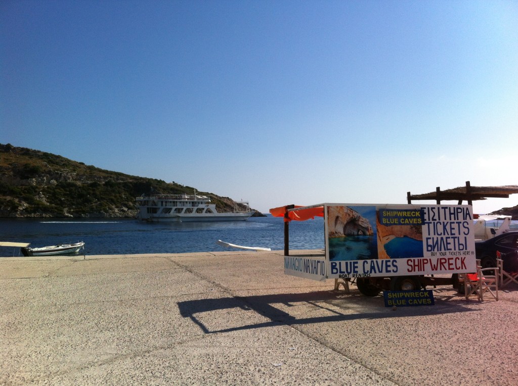 A agência dos passeios para a Praia de Navagio em Ag. Nikolaos.
