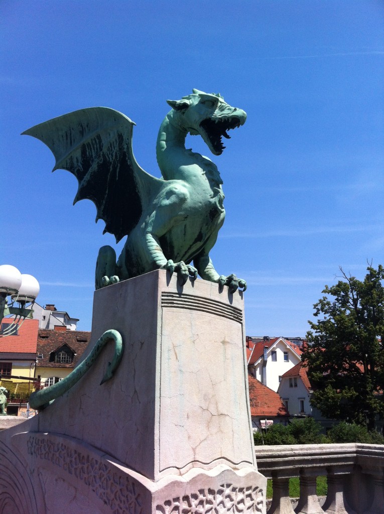 Ponte do Dragão no centro histórico de Ljubliana.
