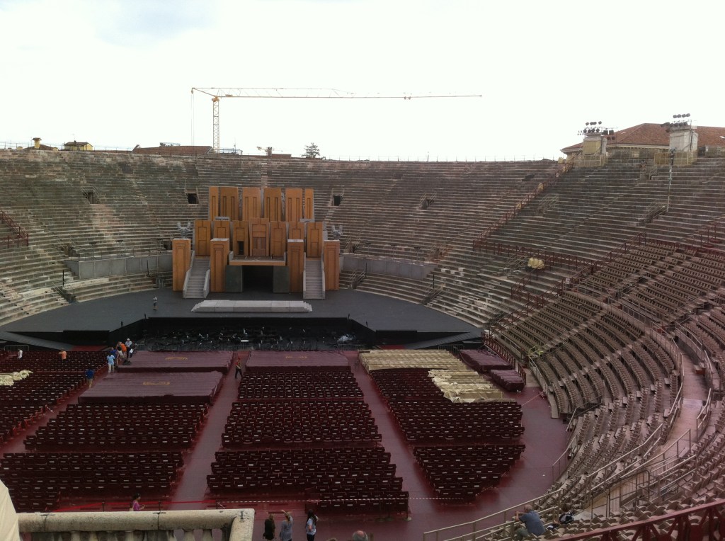 Interno da Arena de Verona.