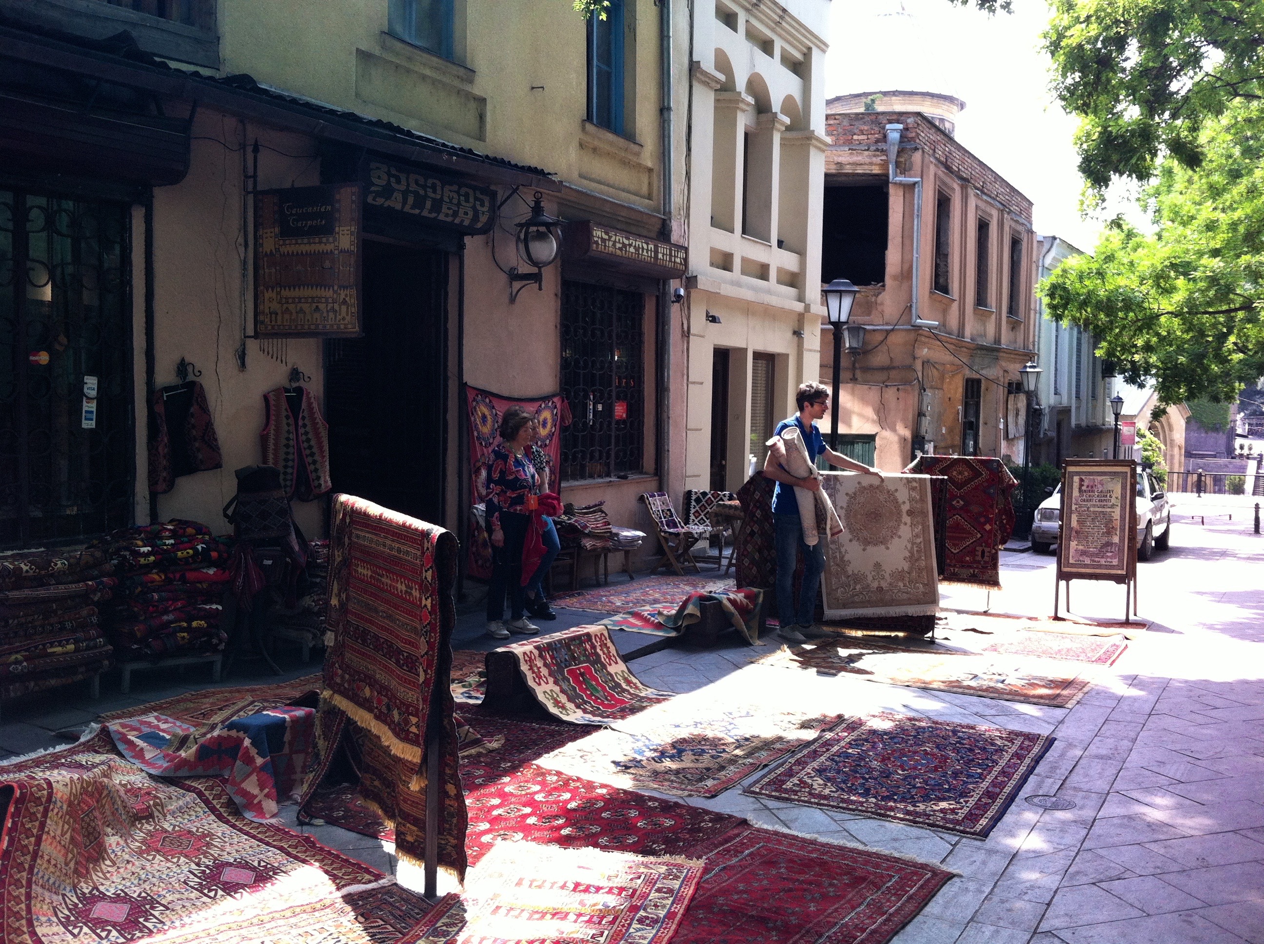 mercado tapetes Tbilisi.jpg