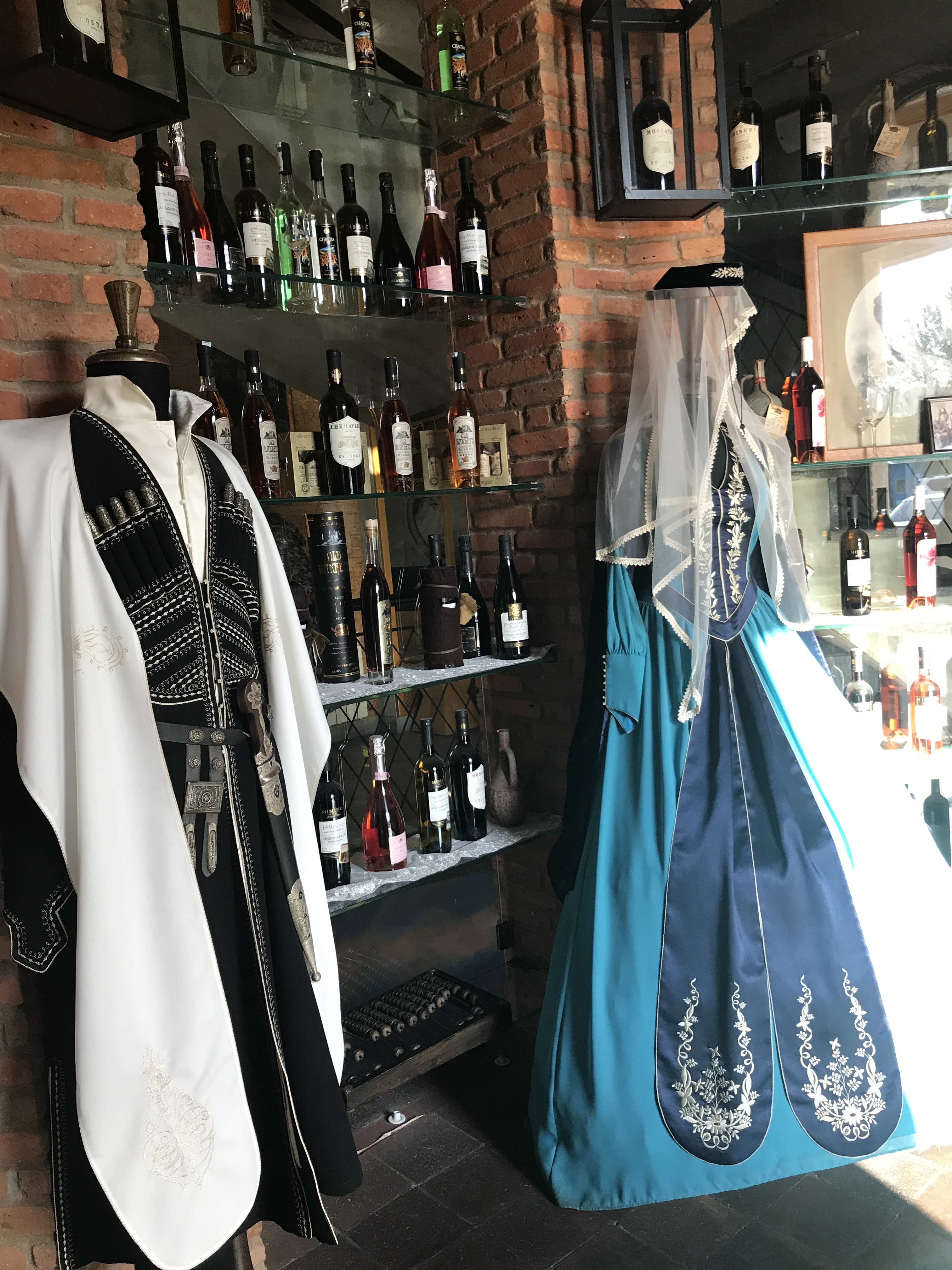 roupas tipicas georgianas.jpg